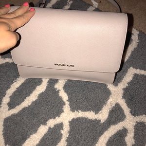 Micheal Kors cross body purse